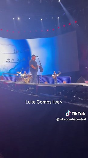 Luke Combs Live Concert Experience