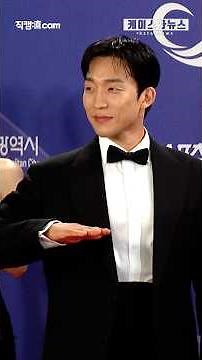 Lee Sang-yi, his ‘bestie’ reaction to Kim Go-eun goes viral... A friendship that shined at the Bl...