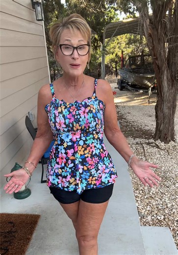 Such a cute and easy Tankini to wear!! The babydoll style top is very flaterring and the shorts with pockets is an added bonus! #tankiniswimsuit #babydolltopswimsuit #swimsuitwithshorts #swimsuithaul #tankiniwithpockets @Yonique