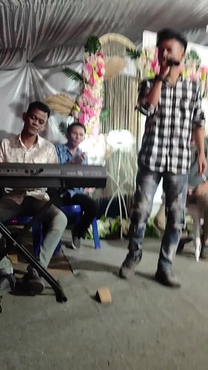 Mata keranjang (Gunawan) by me🎤🎹 Berasa konser😅🤣 #fypdongggggggg #viralmanado #keyboardist #fypシ゚viral #penyanyimanado #manadopunya #matakeranjang