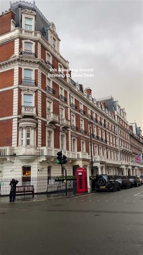 Perfect Soundtrack for Rainy Strolls in Marylebone