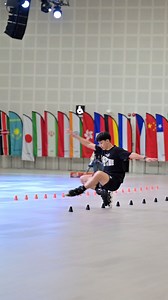 inline freestyle world champion Singapore 2025🇸🇬 Slalom Battle Senior men @wei.124_@choupowei_choupoti @frskates #worldskate #inlineskating #slalomskate #freestyleslalom #freestyle | 周苑成