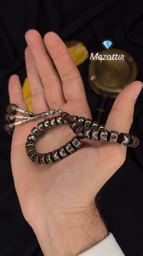 HÜSNÜ DEMİRKALE on Instagram: "🏆👑VIP MEZAT👑🏆MEZAT NO 26 💵 Satış fiyatım 15.500₺ olup mezatta kaça kalırsa kalsın verilecektir! ✨Muhammed Barış usta eseri. ✨Doğal kuka üzeri binlerce full gümüş çakım ⚔️ ✨Ağır komple full 925 ayar gümüş püskül tasarımlı. 🔎 11 x 7.50 mm özel habbe formu 🔍 [ BAŞLANGIÇ SERBESTTİR ] [ PEYLER 500₺ ve KATLARI ] [ BİTİŞ PERŞEMBE AKŞAM 22:00:59 ] ❗️SON 5 DAKİKA KURALI VARDIR❗️ ( Mezat bitiminde hesaba ödeme yapmayacak hiç kimse katılmasın, kaydı olmayanlar kayıt bı