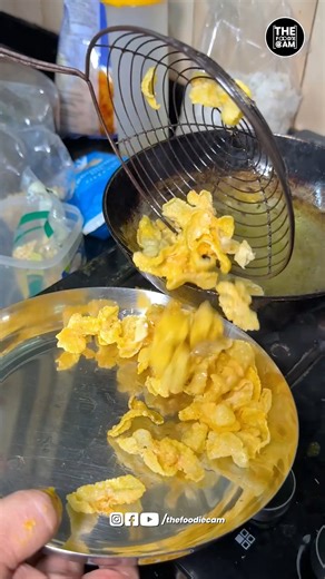 Gujarati Diwali Special Nasta | Crispy Farsi Puri, Chakri & Poha Making | Thefoodiecam