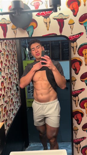 When the gym is empty and the mirror is free #gym | Gym Tiktok