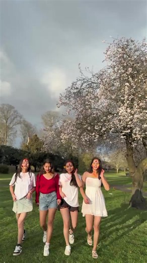 what's up my gang❤️🥹#unitedkingdom🇬🇧 #CapCut #goviral❤️ #foryoupage #frindshipgoals @Dipa chand 11.11🤞 @B I P A N A