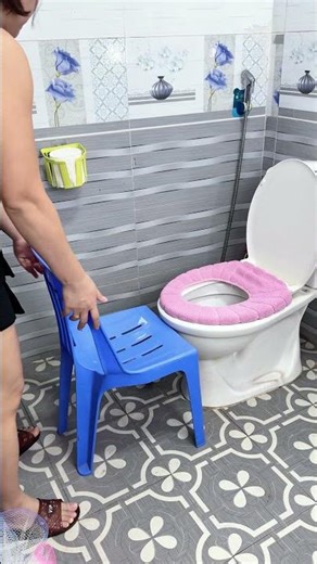Different ways of using the toilet.🤣🚽 #funny #couple