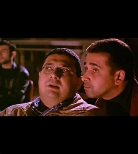 🚨 تسجيل صوتي يهز شعبة المخابز بالمحلة الكبرى مافيا رغيف الخبز فى المحله 🚨 يتداول عدد من المواطنين تسجيلا صوتيا منسوبا لمسؤول في شعبة المخابز بالمحلة الكبرى قيل إنه يتحدث فيه عن تحذير مسبق لبعض أصحاب المخابز من حملة تفتيش كان من المفترض تنفيذها لضبط مخالفات نقص وزن الرغيف المدعم والتلاعب في حقوق المواطنين. 📌 الأخطر في التسجيل – وفق ما ورد فيه – هو الإشارة إلى أن معلومة الحملة قد تم تسريبها من داخل إحدى الجهات التموينية قبل موعدها الأمر الذي يثير تساؤلات واسعة حول تعطيل الرقابة وحماية المخالفات