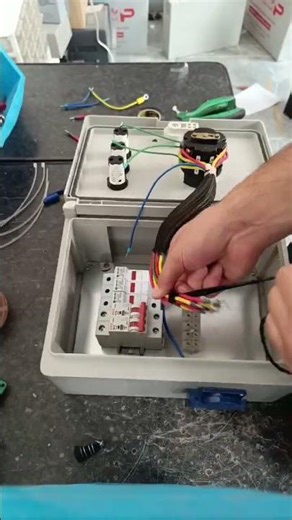 "Three-phase panel assembly in a channel" 🌹👌🏻چنل #مونتاج #تابلوسازی