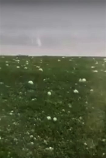 WATCH! Massive hail storm in Cheyenne, Wyoming Friday evening🧊⚾️ 📸Alex Terry | Meteorologist Chris Nunley