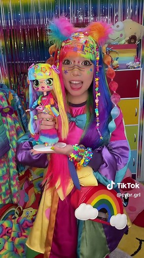 Living Decora Girlz Doll Transformation