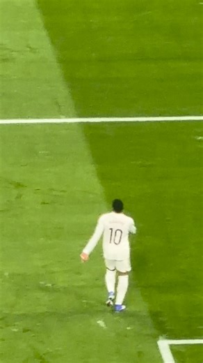 🚀 Mbappé scores the goal to tie Cristiano Ronaldo’s record and hits the SIU #realmadrid #mbappe #cr7 #cristiano #record | DefensaCentral.com