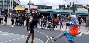 Bugs Bunny Shows Up To Venice Beach Basketball Court To Hand Out Crossovers & Buckets (VIDEO)