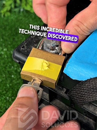 Unexpected padlock hack for battery terminals So simple it’s shocking #AutoHacks #BatteryFix #SmartTrick
