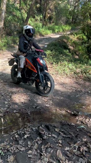 Hare Krishna Kati gato bato #rosumotovlog #duke250gen3 #bikergirl #offroadadventure#goviral