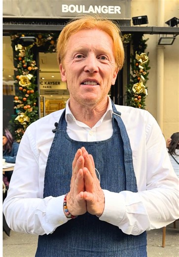 🎁 Nous vous souhaitons un joyeux Noël sous le signe de la gourmandise et du partage ! Profitez de vos proches en ce moment de bonheur ! 🌟 🎁 We wish you a Merry Christmas filled with delicious treats and moments of sharing! Enjoy this special time with your loved ones! 🌟 #erickayser #maisonkayser #joyeuxnoel #noel2025 #merrychristmas