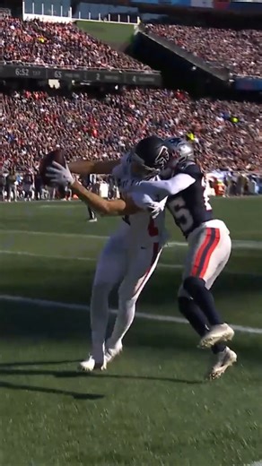 Drake London got up to make the strong grab for the touchdown ATLvsNE on CBS/Paramount watch.nfl.com | NFL