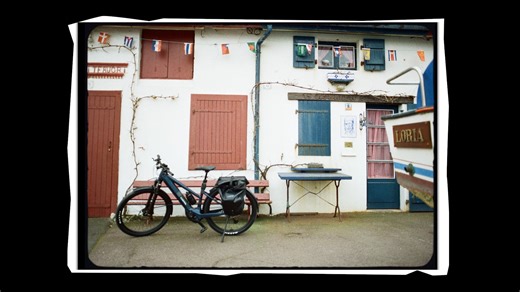 Through Claudia's lens, her hometown Biarritz came alive with new colours, new sights, and new adventures. Join her as she pedals her Pathlite:ON through different terrains, enjoying the simple pleasures of splashing waves, buying fresh food and spending some quality time with her furry companion. This is the beauty of exploring the world. Discover our Pathlite:ON: https://click.canyon.com/425qBiV 🚲 IG: @claudia__lederer | Canyon