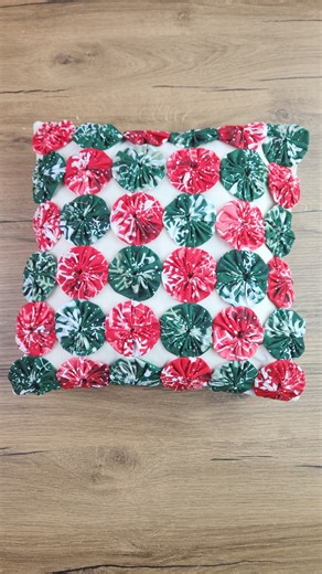 23K views · 210 reactions | Handmade pillow with red and green yo-yo patchwork ❤️ #yoyopatchwork #handmadepillow #christmasdecor #fabriccrafts #patchworksewing | Narin handicrafts | Facebook