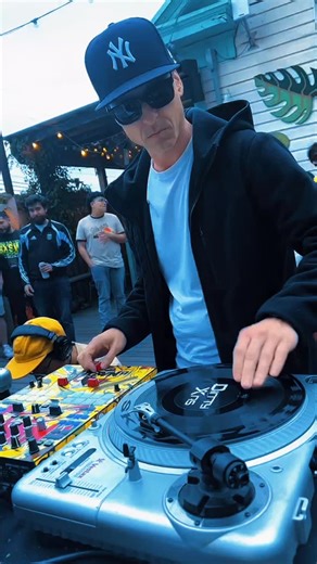 🥇🔥🥇🔥🥇🔥🥇 DJ Fathertime 512 Fred Dopez DJ Dlux 🌀 Throwback, March 16, 2023 #ScratchPerformance by @djfathertime @512_fred @dopez1200 @deejaydlux #Rp @swiftstyle 🙌🏽 Cuts got em in a trance #sxsw2023 @scratchtheorytejas #ScratchPerformance #dj #scratchdj #scratchvideo #realdj #thedj #turntablist #turntablism #scratcher #scratchdj #scratching #scratchpractice #realdjing #djing #dope #beat #music #love | Scratchvideo - Rodrigue Rochambeau