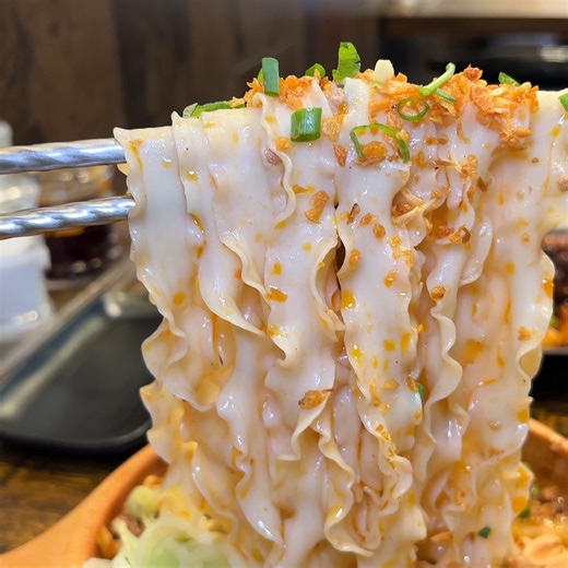 In this video I am in beautiful Honolulu, Hawaii, at a place that’s making waves on social media with something called "Floating Noodles." That's right, noodles that float right before your eyes. We're at Fun Station to see what this magic is all about and to find out if they taste as incredible as they look. #FloatingNoodles #HonoluluEats #FoodTrends #HawaiiFoodie #UniqueDining | Strictly Dumpling