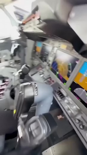 3.1M views · 10K reactions | Aviation Girls ✈️✈️♥️♥️ #ladypilot #flyinggirl #pilotlifestyle #aviationlovers #femalepilots #cabincrew #flightattendant #airport #landing #aviation #ladypilot #pilotgirls #cabincrewgirls #aviationgirls #airhostess | Aviation Girls | Facebook