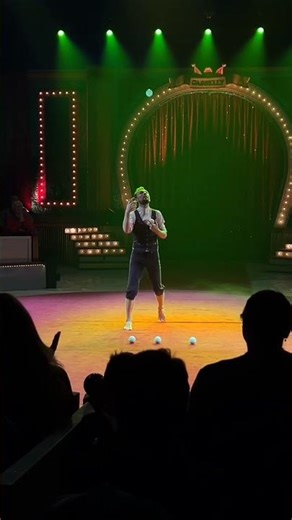 4 balls juggling with one foot live show.