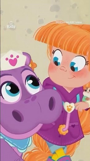 Vida teaches Juno how to be a junior nurse! 🌡️🐾| Vida the Vet | ABC Kids