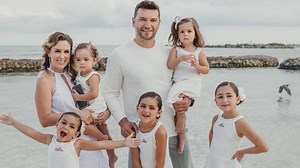 Así lucen las 5 hijas de Jacqueline Bracamontes, la actriz que lamentablemente perdió a su primer y único varón al nacer