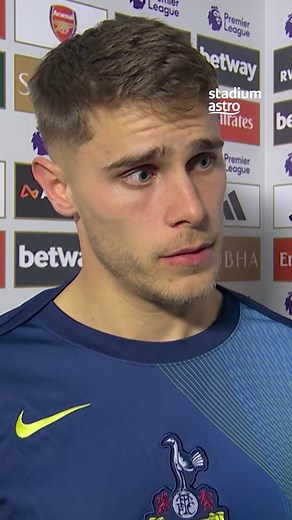 Micky van de Ven brushes off Thomas Frank's "negative tactical approach" claims against Arsenal. #AstroPL | Stadium Astro