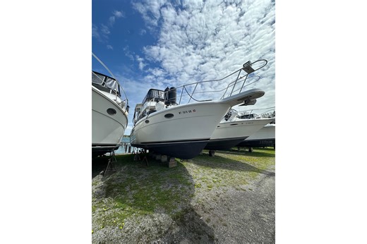 Used 1998 Carver 355 Aft Cabin Motor Yacht, 14072 Grand Island - Boat Trader