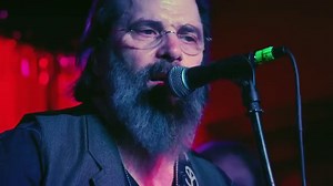 Interview: Steve Earle on Vintage Guitars Old and New