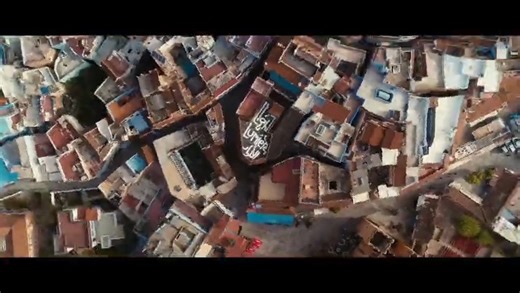 Un viaggio in Marocco non è mai un semplice viaggio. È un percorso che conduce alla scoperta di territori inesplorati e, allo stesso tempo, alla pace dell’anima. È l’occasione per risvegliare sentimenti e passioni sopite, lasciandosi avvolgere dalla magia di un paese che invita a rallentare, a vivere con i giusti tempi. Dalle spiagge dell’Oceano Atlantico a quelle del Mar Mediterraneo, passando per palmeti, souk illuminati da lanterne e deserti sconfinati: il Marocco ti aspetta per farti scoprir