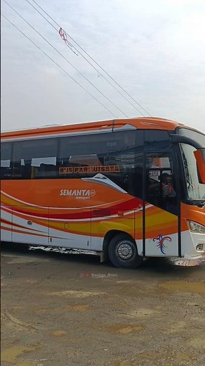 Semanta medium bus departs to carry out tourism duties #shortvideo #busmania #tourismbus