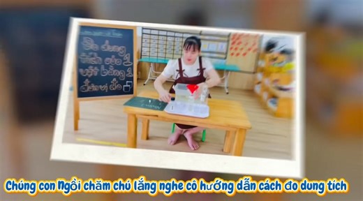 🌈 LÀM QUEN TOÁN HỌC QUA HOẠT ĐỘNG ĐO DUNG TÍCH – LỚP MICKEY 1 🌈 Trong giờ học Toán hôm nay, các bạn nhỏ lớp Mickey 1 đã cùng nhau tham gia hoạt động đo dung tích của một vật bằng một đơn vị đo thông qua những trải nghiệm gần gũi và đầy hứng thú 💧🥛 ✨ Thông qua hoạt động này, các con được học gì? 🔹 Nhận biết khái niệm ban đầu về dung tích (nhiều hơn – ít hơn – bằng nhau) 🔹 Biết cách đong, rót chất lỏng bằng cùng một đơn vị đo 🔹 Rèn luyện kỹ năng quan sát, so sánh và tư duy logic 🔹 Phát tri
