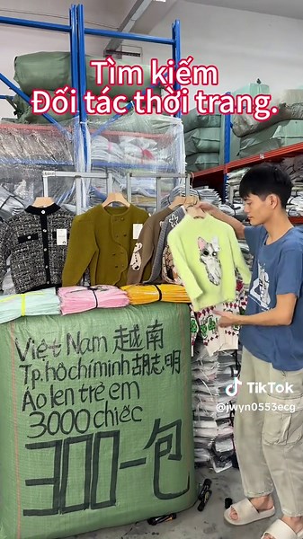 #服装批发#外贸服装#越南#跨境电商#服装 全球各地供应，服装产品齐全，男女老少四季服装都有，货源充足稳定，欢迎您前来订购。