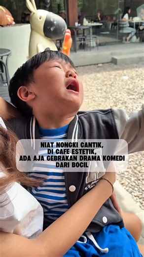 Daniel Denoz Suryajaya on Instagram: "Sabtu pagi kami yang rasa nano-nano campur jasjus karna drama komedi dari anak bungsu 🤣 Terima kasih banyak untuk teman-teman dari @droolbakery , yang sudah rela cosplay pemadam kebakaran demi membantu mengembalikan sandal kesayangan anak kami yg kocak ini 🤣🙏🏻 Padahal situasi cafe di sabtu pagi sangat ramai 🙏🏻 Mohon maaf untuk pengunjung lainnya yang terganggu dengan insiden ini 🙏🏻🙏🏻"