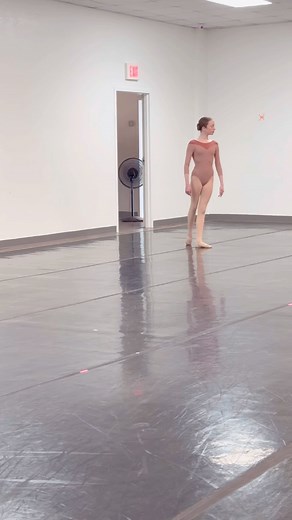 🍂 As the first leaves of autumn begin to fall, we’re embracing the beauty of the season at Tulsa Dance Company. Watch as @the.dancing.vivi captures this elegance, dancing the opening sequence of Claire de Lune choreography by @sherronu, her graceful movements reflecting the quiet beauty of autumn. 🌟 A quick reminder: Our studio will be closed for fall break from October 11-15. We encourage everyone to take this time to relax and enjoy the season before we return for more breathtaking performan