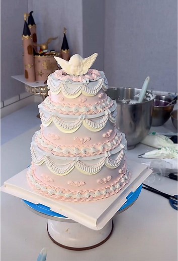 Master the Art of 3-Layer Cake Decorating