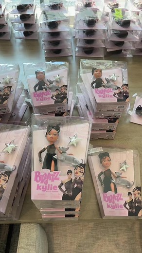 my two fashion dolls with @bratz launch Oct 1st ! available for pre order on Bratz.com