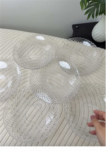 Understanding Acrylic Plates: Features and Uses