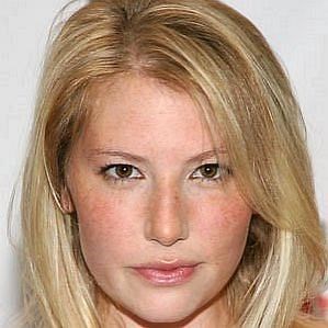 Ari Graynor Boyfriend 2025: Dating History & Exes - CelebsCouples