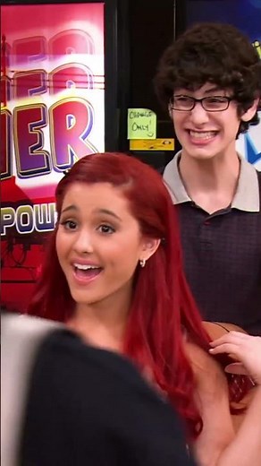 Robbie shoots his shot with Cat 🫣 Victorious | #shorts