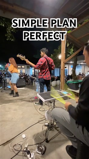 LIVE PERFORMANCE AT AROEMA | Simple Plan - Perfect #music #simpleplan