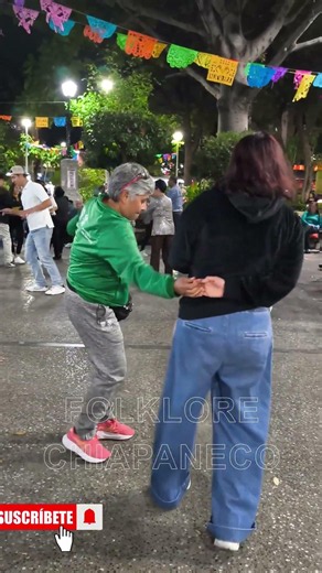Dancing at Parque la Marimba #dance #marimbaorchestras #chiapas #youtubeshorts #youtubeshort