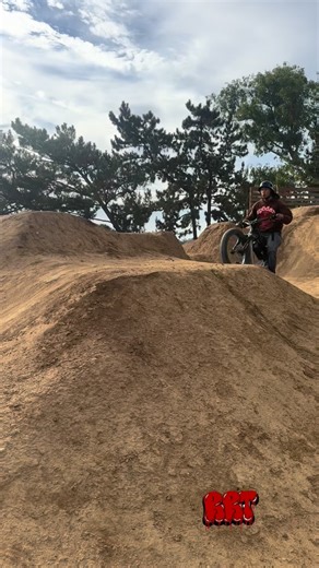𝓡𝓡𝓣 𝓔𝓵𝓲𝓳𝓪𝓱 🌪️ on Instagram: "Swerving Onna E-bike ⚡️ 🚲: Crew Method 750 🚲: Crew Dart V2 📍: Elk Grove Bike Park 🎥: @f10__jay23 ⚫️⚫️⚫️⚫️⚫️⚫️⚫️⚫️⚫️ #bikelife #bikes #dirtjump #wheelies #swerves #rrt #elkgroveca #elkgrovebikepark #foryoupage #fyp #ebikes #surrons #talaria #x3 #crewbikes #crewbikeco #wheelies"