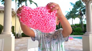 Let's make a slime😄 #reelsfb #shortsvideos #kidsfun #kidsactivities #KidsDianaShow #KidsRomaShow #romaanddiana #oliver #familytime #slime #diy | Kids Diana Show