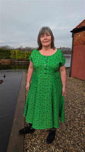 We love this perfect fabric and pattern pairing! @jillypopssews used our Exclusive What Abi Makes Scattered Posies Soft Washed Linen to make one of her favourite dress patterns, the @sewoveritlondon Doris Dress. Isn't it stunning?! 😍 Head to our link in bio to find out more about Jill's make and pick up the fabric for yourself. Fabric: Minerva Exclusive What Abi Makes Scattered Posies Soft Washed 100% Linen (SWLTS2-M00870) - print designed by @whatabimakes Pattern: Sew Over It Doris Dress