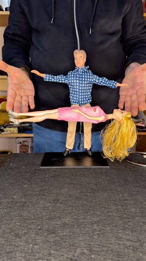 The secret of the floating girl revealed 🪄 #tricks #magictricks #magic #shorts