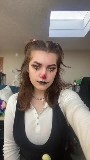 #clowncore #clowntok #clown #clownmakeup #jester #jesterhat #sewing #diy #diyclown #emoclown